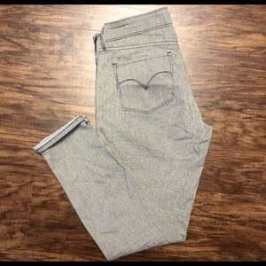 Size 2 Levi’s pants